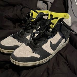 nike sb dunk high black base grey suede / grey/ blue/ neon volt